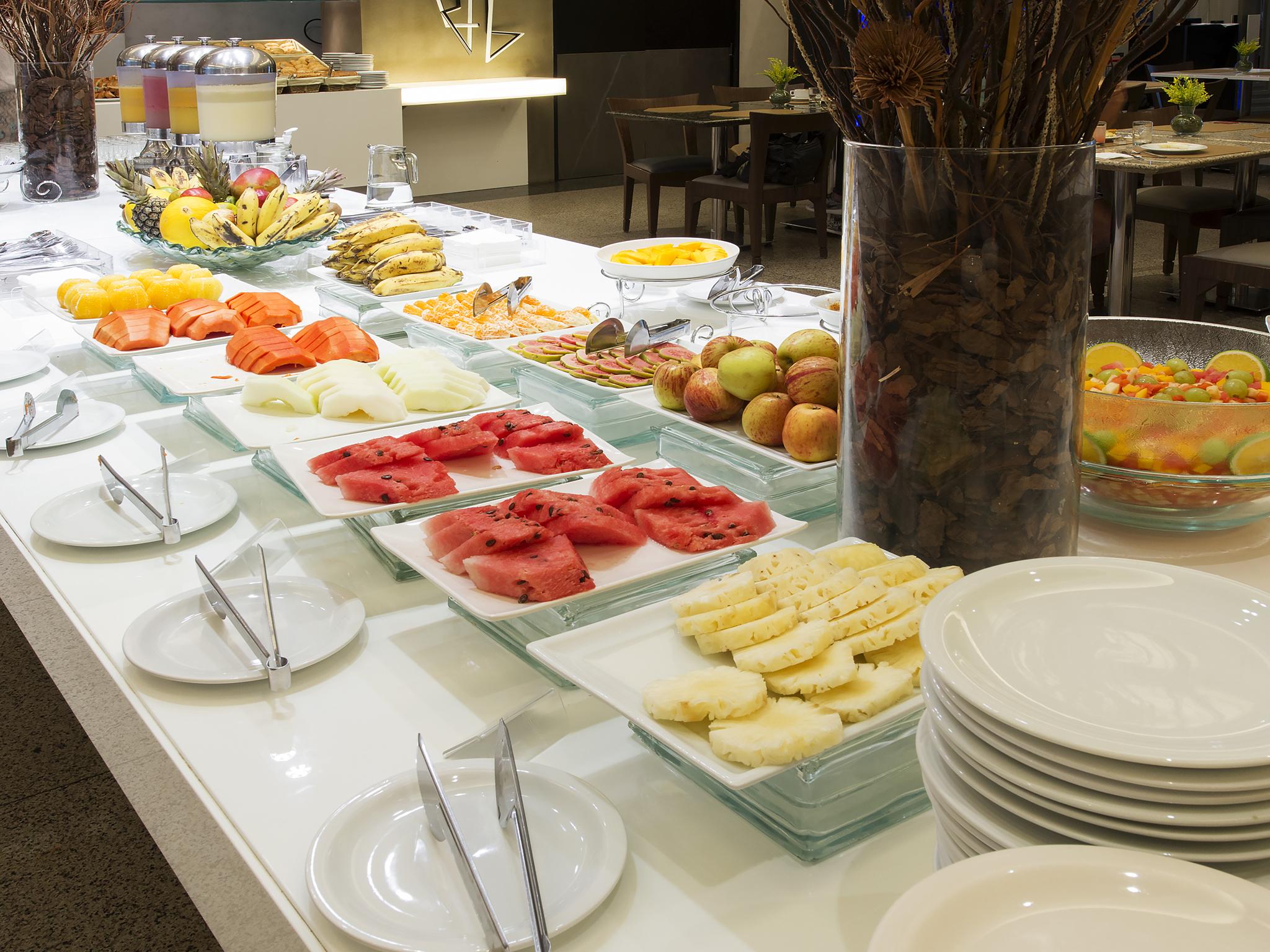 Seara Praia Hotel Fortaleza  Exteriér fotografie A fruit salad bar