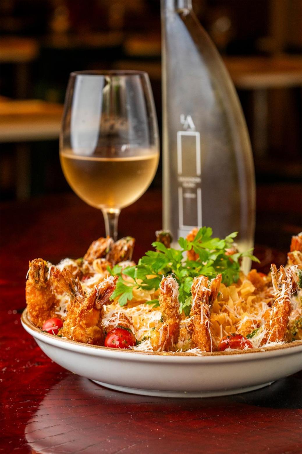 Seara Praia Hotel Fortaleza  Exteriér fotografie A glass of white wine with a meal