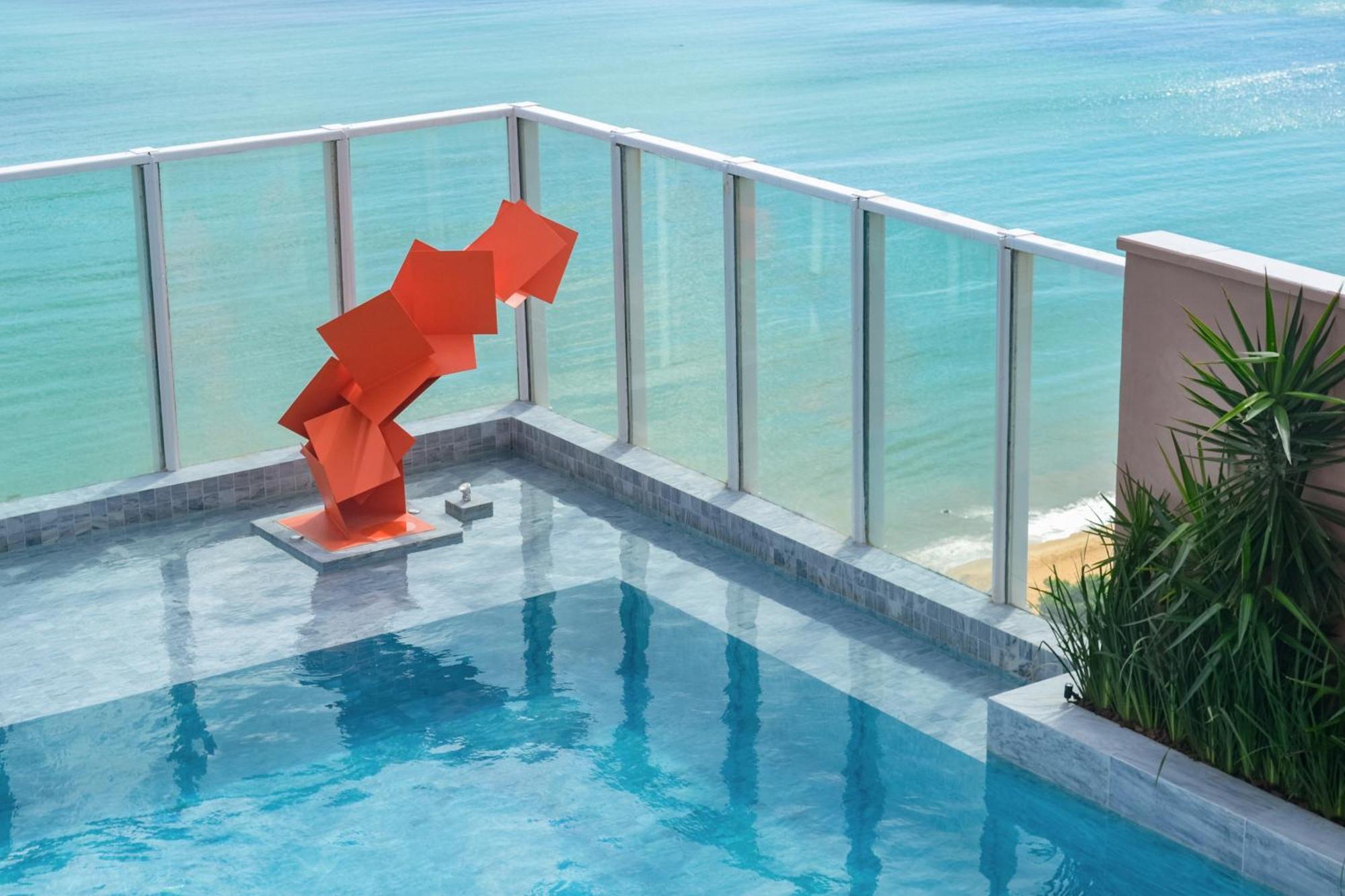 Seara Praia Hotel Fortaleza  Exteriér fotografie The sculpture "The Sea" by the artist Mark Manders