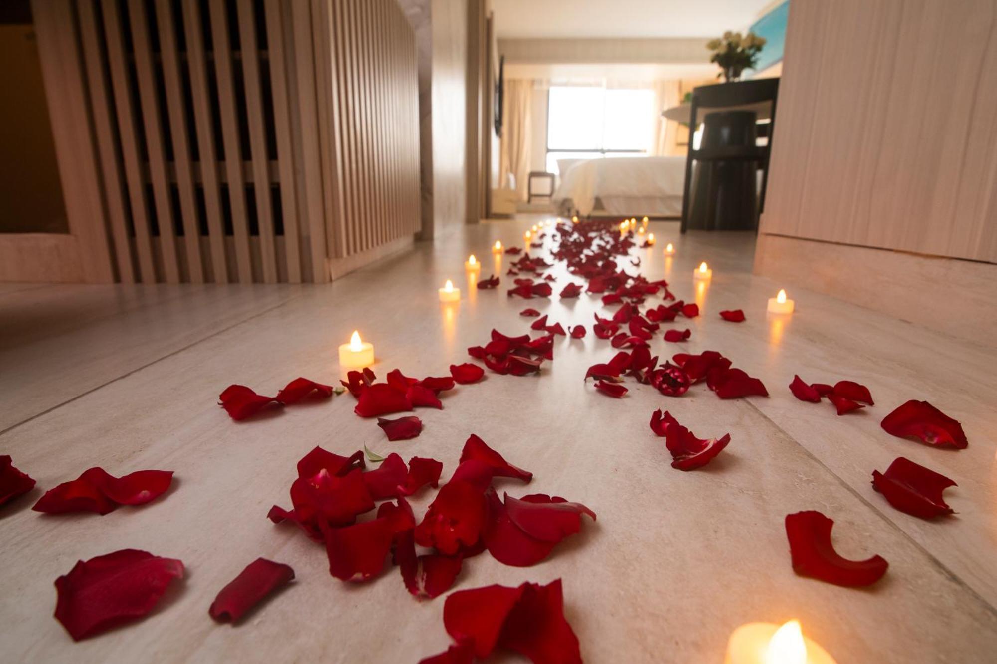 Seara Praia Hotel Fortaleza  Exteriér fotografie Rose petals and candles